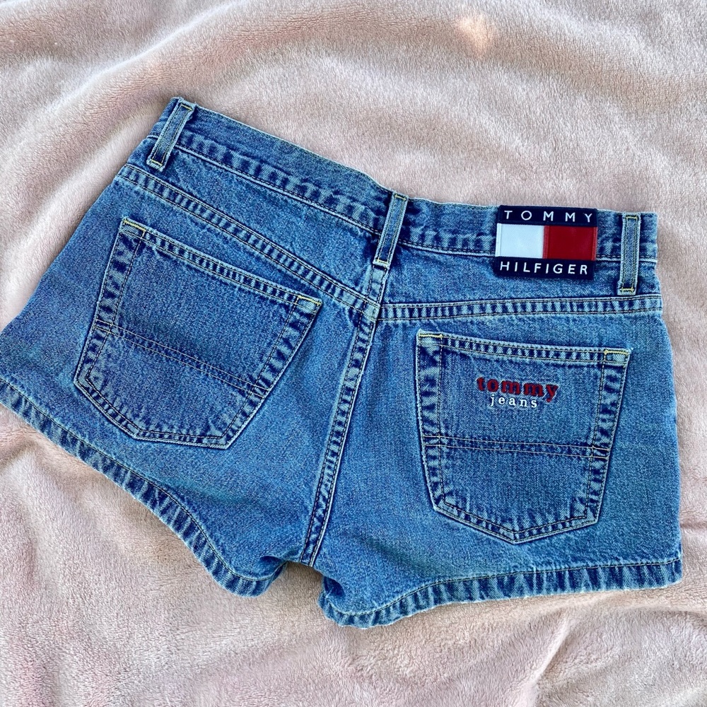 Vintage Tommy Hilfiger Shorts.